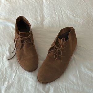 DV 9.5 desert shoes